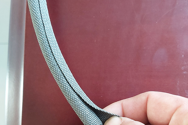 http://sleeving-product.com/products/3-4-nomex-self-closing-braided-sleeving_03.jpg